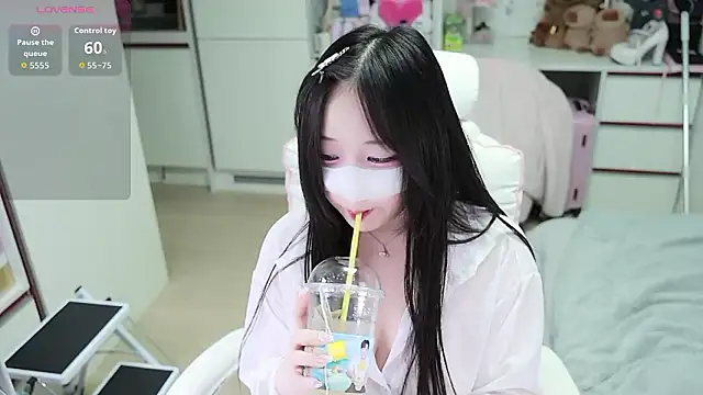Snapshot of kimhyeona2005 chatting on 8, 5, 2026 kimhyeona2005 online show from 8, 5, 2026