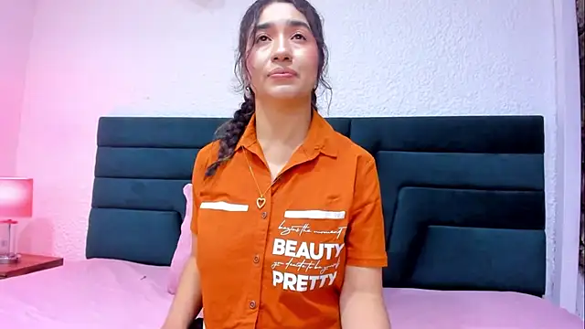 Snapshot of VictoriaRouge_ chatting on 3, 6, 2026 VictoriaRouge online show from 3, 6, 2026