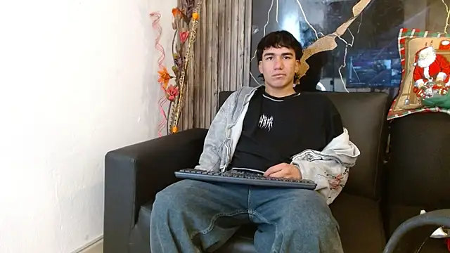 Snapshot of Tommy160920 chatting on 27, 11, 2025 Tommy160920 online show from 27, 11, 2025