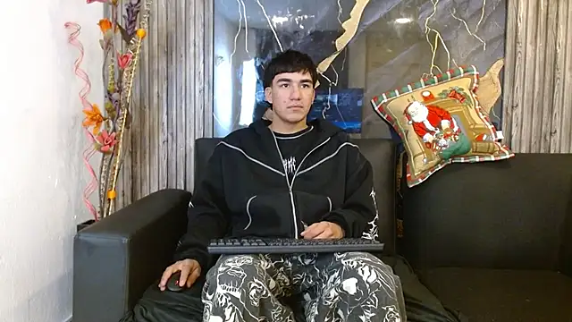 Snapshot of Tommy160920 chatting on 25, 11, 2025 Tommy160920 online show from 25, 11, 2025