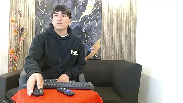 Snapshot of Tommy160920 chatting on 17, 11, 2025 Tommy160920 online show from 17, 11, 2025