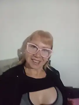 Snapshot of SexyMilf1211 chatting on 2, 6, 2026 SexyMilf1211 online show from 2, 6, 2026