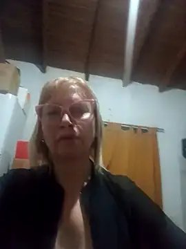 Snapshot of SexyMilf1211 chatting on 6, 5, 2026 SexyMilf1211 online show from 6, 5, 2026