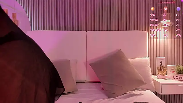 catalinaruiz  online show from 9, 2, 2026