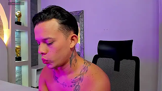 Snapshot of Valentino_moretti chatting on 25, 11, 2025 Valentino moretti online show from 25, 11, 2025