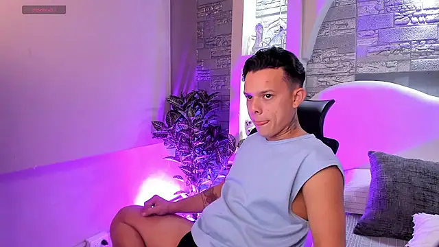 Snapshot of Valentino_moretti chatting on 18, 11, 2025 Valentino moretti online show from 18, 11, 2025