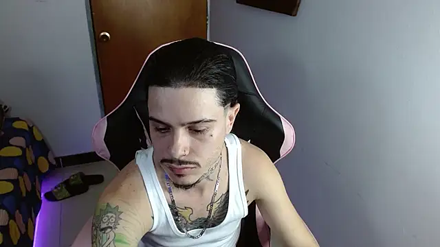 Snapshot of Deymon_420 chatting on 4, 12, 2025 Deymon 420 online show from 4, 12, 2025