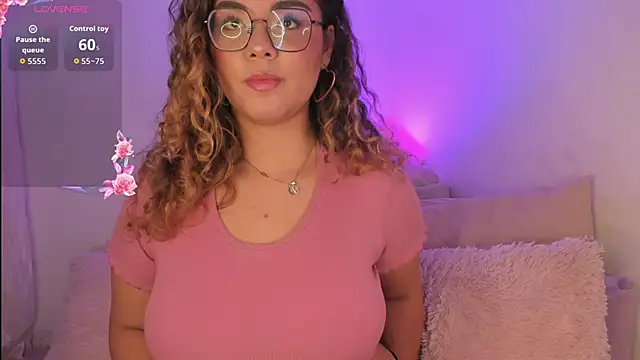 Snapshot of Amalia_Bennet chatting on 17, 11, 2025 Amalia Bennet online show from 17, 11, 2025