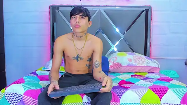 Snapshot of LoveBoundDuo chatting on 18, 11, 2025 LoveBoundDuo online show from 18, 11, 2025