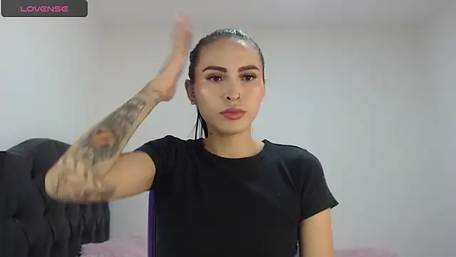 Linda  fiore online show from 16, 12, 2025