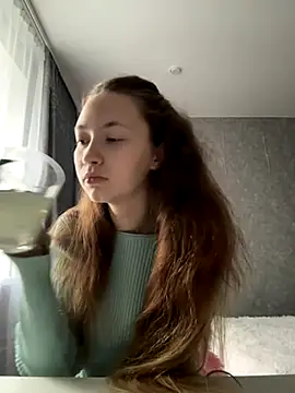 Snapshot of Holy_Poly chatting on 4, 12, 2025 Holy Poly online show from 4, 12, 2025