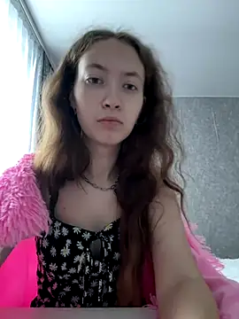 Snapshot of Holy_Poly chatting on 17, 12, 2025 Holy Poly online show from 17, 12, 2025