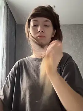 Snapshot of Holy_Poly chatting on 1, 12, 2025 Holy Poly online show from 1, 12, 2025