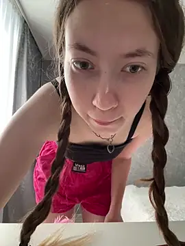 Snapshot of Holy_Poly chatting on 18, 12, 2025 Holy Poly online show from 18, 12, 2025