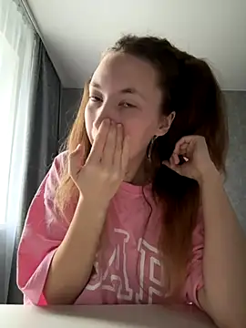 Snapshot of Holy_Poly chatting on 5, 12, 2025 Holy Poly online show from 5, 12, 2025