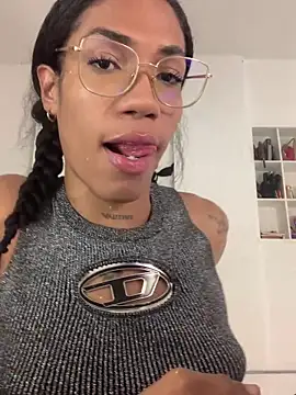  Larabbitxx online show from 23, 4, 2026