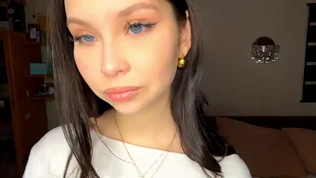 Snapshot of EmmaJonse chatting on 24, 11, 2025 EmmaJonse online show from 24, 11, 2025