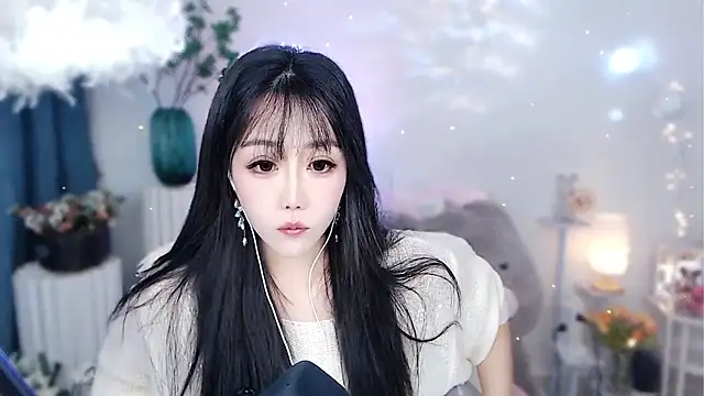 Snapshot of Laura_520 chatting on 29, 11, 2025 Laura 520 online show from 29, 11, 2025