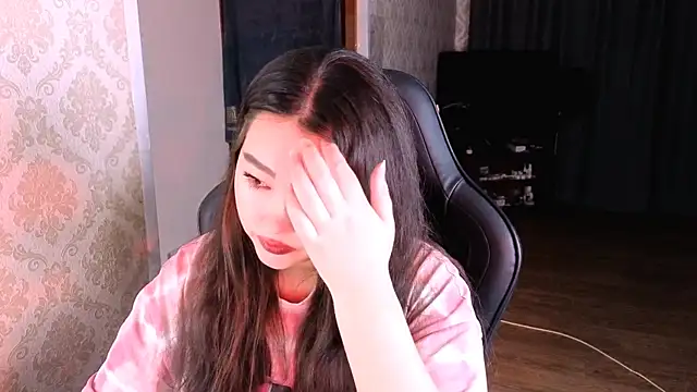 Emma Uilson online show from 2, 3, 2026