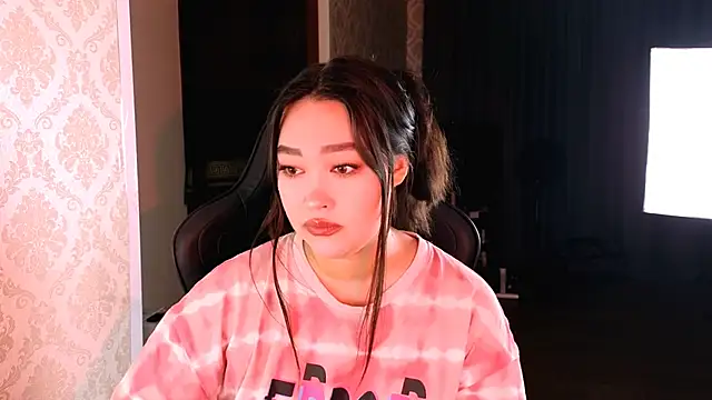 Emma Uilson online show from 25, 11, 2025