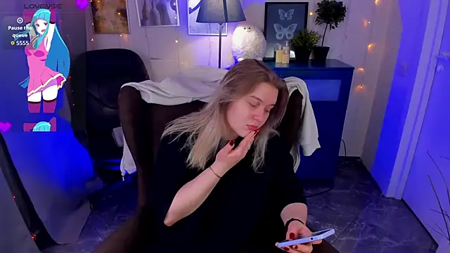 Snapshot of LouiseMous chatting on 5, 2, 2026 LouiseMous online show from 5, 2, 2026