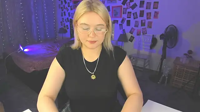 Snapshot of LouiseMous chatting on 7, 7, 2026 LouiseMous online show from 7, 7, 2026