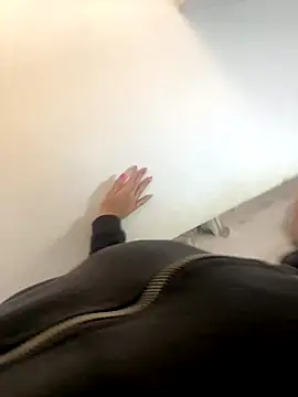 Scarlett Noire outdoors online show from 18, 11, 2025