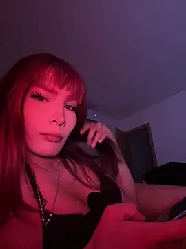 Snapshot of Blacktrinity chatting on 21, 11, 2025 Blacktrinity online show from 21, 11, 2025