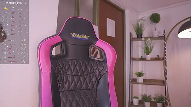 Snapshot of Enola_Holmes_ chatting on 24, 11, 2025 Enola Holmes online show from 24, 11, 2025