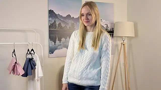 Snapshot of ToshiaPotvin chatting on 15, 11, 2025 ToshiaPotvin online show from 15, 11, 2025