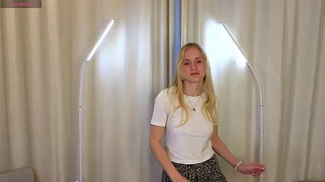 Snapshot of ToshiaPotvin chatting on 1, 12, 2025 ToshiaPotvin online show from 1, 12, 2025