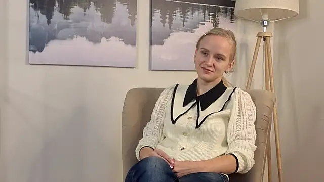 Snapshot of ToshiaPotvin chatting on 17, 11, 2025 ToshiaPotvin online show from 17, 11, 2025