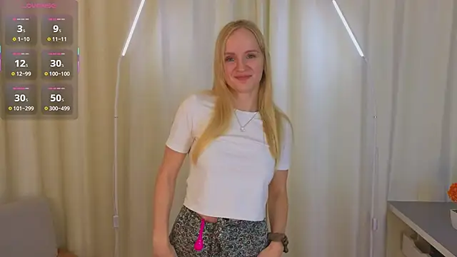 Snapshot of ToshiaPotvin chatting on 26, 11, 2025 ToshiaPotvin online show from 26, 11, 2025