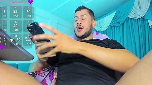 Latino Hot Boy online show from 19, 11, 2025