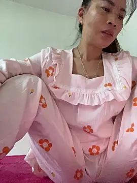 Snapshot of pitty_mymi chatting on 4, 4, 2026 pitty mymi online show from 4, 4, 2026
