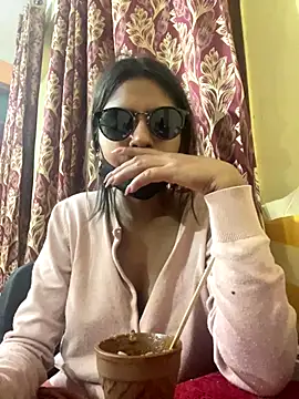 sexyayeshadesi online show from 2, 12, 2025