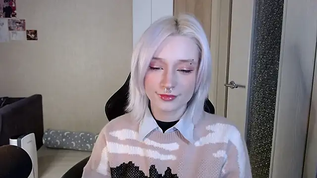 SophiaLur online show from 2, 12, 2025