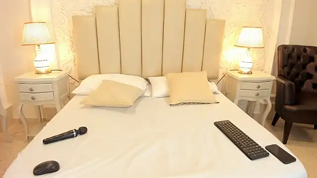 Snapshot of IvannaClaire chatting on 25, 11, 2025 IvannaClaire online show from 25, 11, 2025