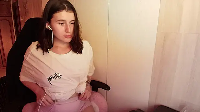 KristinaScott online show from 24, 2, 2026