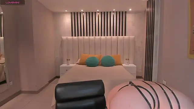 MayaHoffman online show from 20, 12, 2025