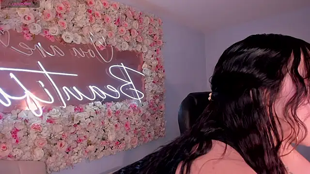 ZaraKafruni online show from 7, 4, 2026