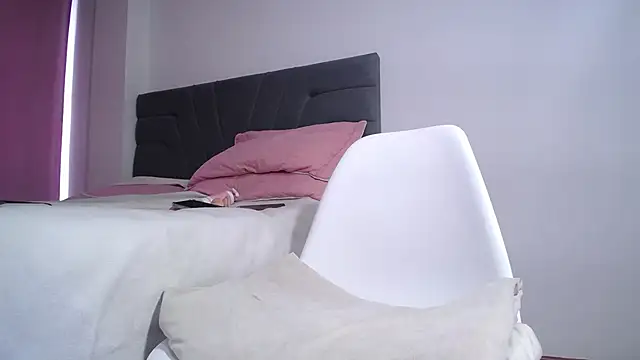 Mia foxxy  online show from 5, 2, 2026