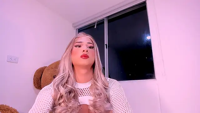 Snapshot of danna_ofii24 chatting on 21, 11, 2025 danna ofii24 online show from 21, 11, 2025