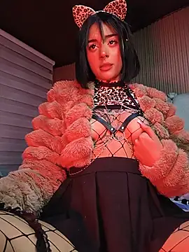 Snapshot of Milu_carbajal_x chatting on 7, 7, 2026 Milu carbajal x online show from 7, 7, 2026
