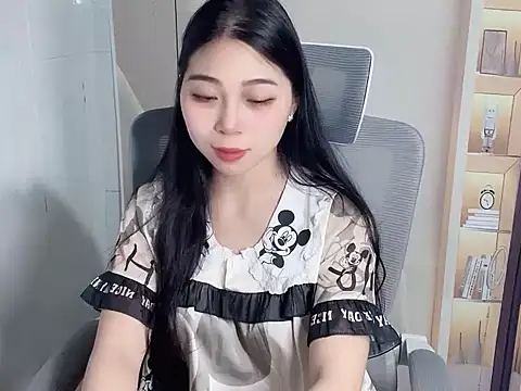 Snapshot of Lousii chatting on 22, 11, 2025 Lousii online show from 22, 11, 2025