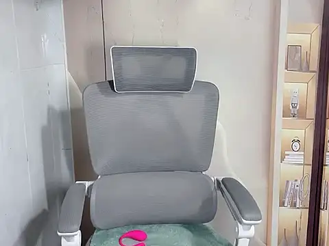 Snapshot of Lousii chatting on 18, 11, 2025 Lousii online show from 18, 11, 2025