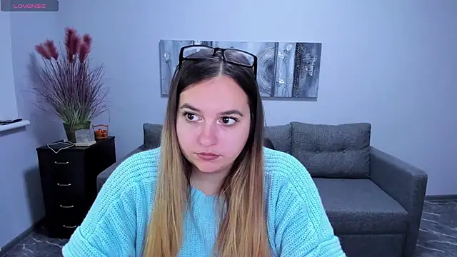 Snapshot of Maria_Bond chatting on 1, 12, 2025 Maria Bond online show from 1, 12, 2025