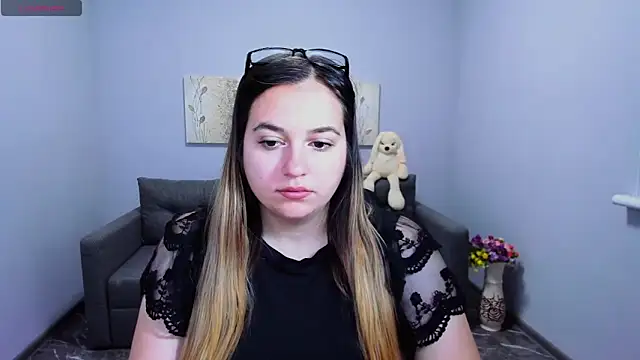 Snapshot of Maria_Bond chatting on 28, 11, 2025 Maria Bond online show from 28, 11, 2025