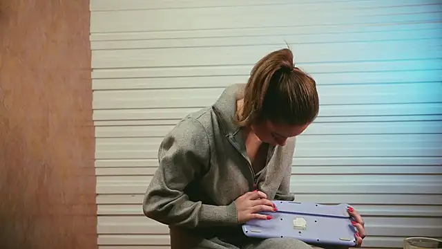 Snapshot of CrystleScozzafava chatting on 21, 11, 2025 CrystleScozzafava online show from 21, 11, 2025