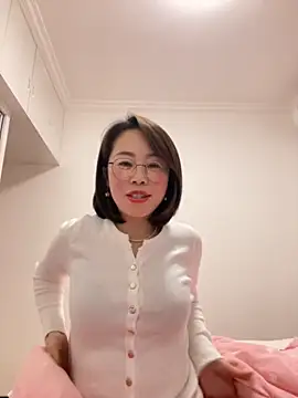 xiaoling2358 online show from 4, 12, 2025